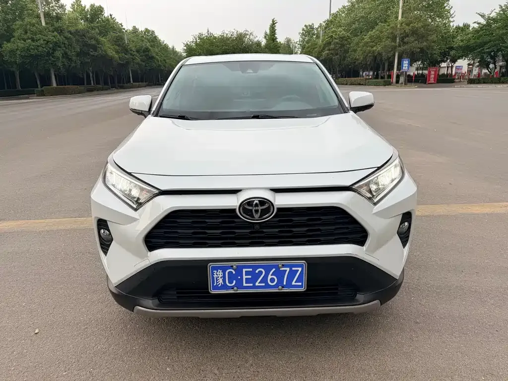 Toyota RAV4 — фото 3