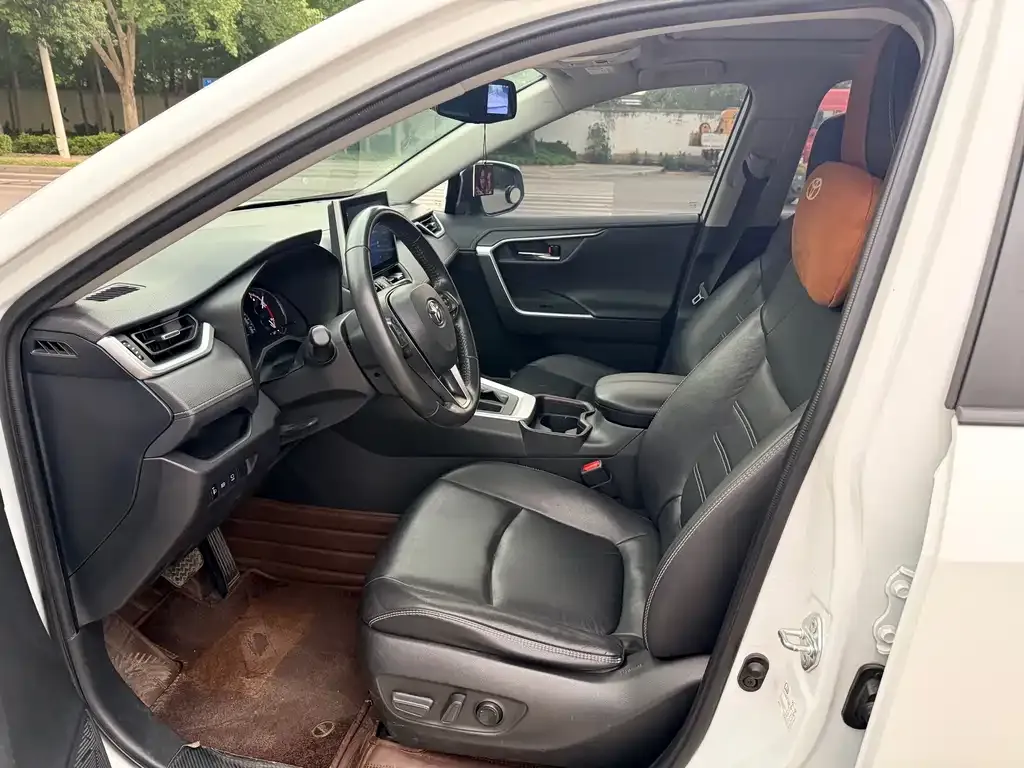 Toyota RAV4 — фото 2