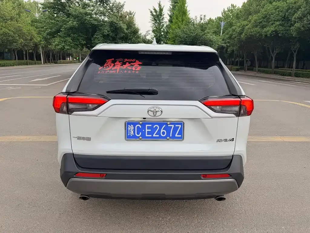 Toyota RAV4 — фото 5