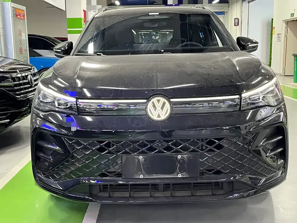 Volkswagen Tiguan L — фото 7