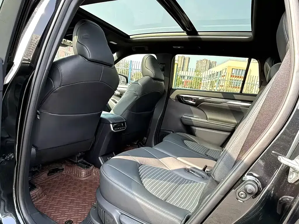 Toyota Crown Kluger 2023 из CN, фото 9