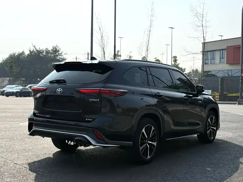 Toyota Crown Kluger 2023 из CN, фото 4