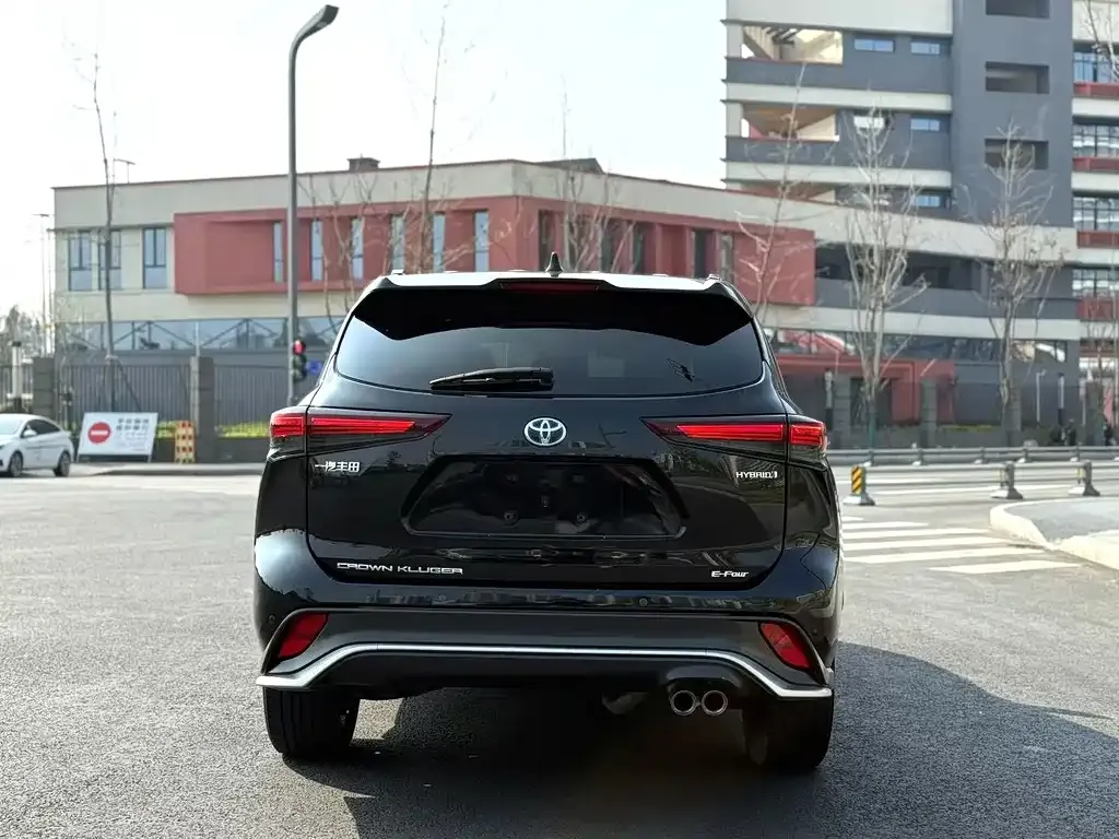 Toyota Crown Kluger 2023 из CN, фото 3