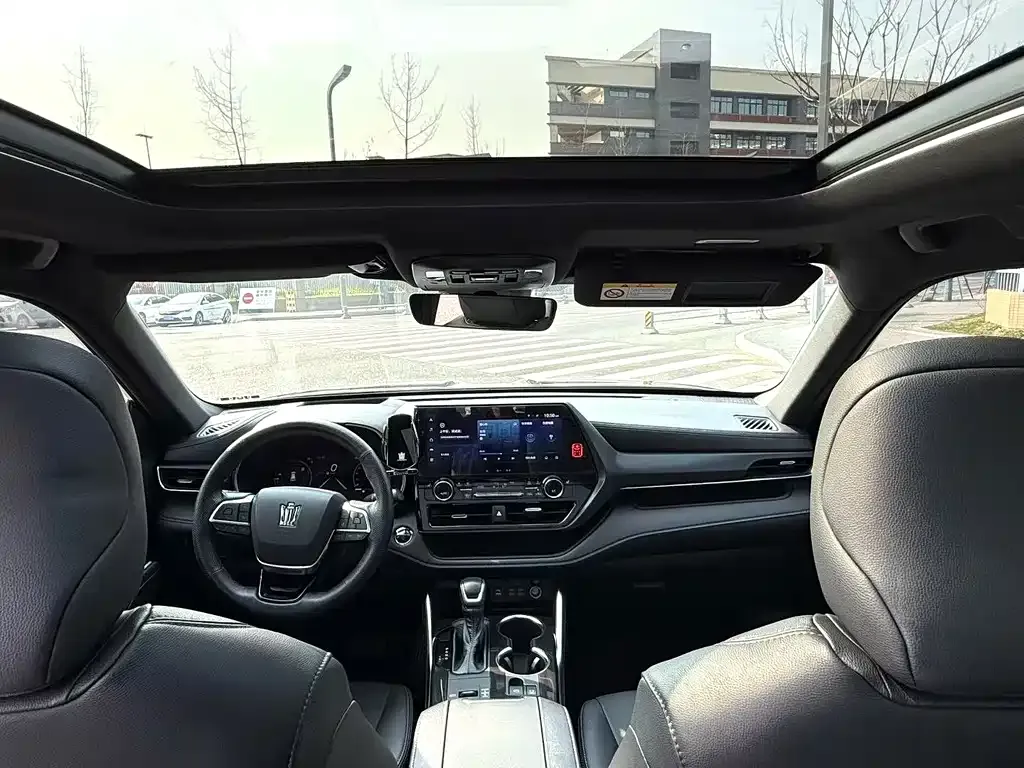 Toyota Crown Kluger 2023 из CN, фото 2