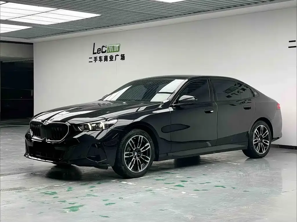 BMW 5 Series — фото 1