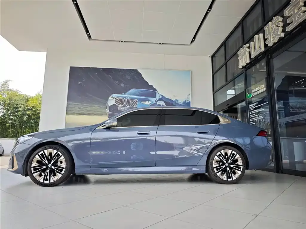 BMW 5 Series 2024 из CN, фото 7