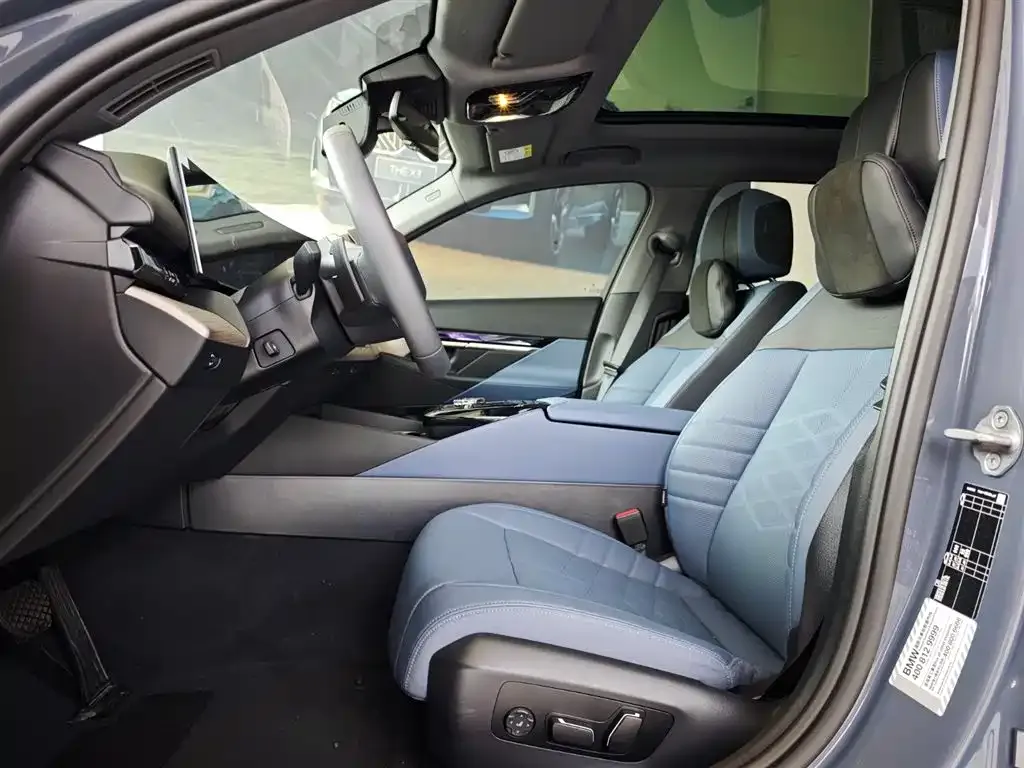BMW 5 Series 2024 из CN, фото 6
