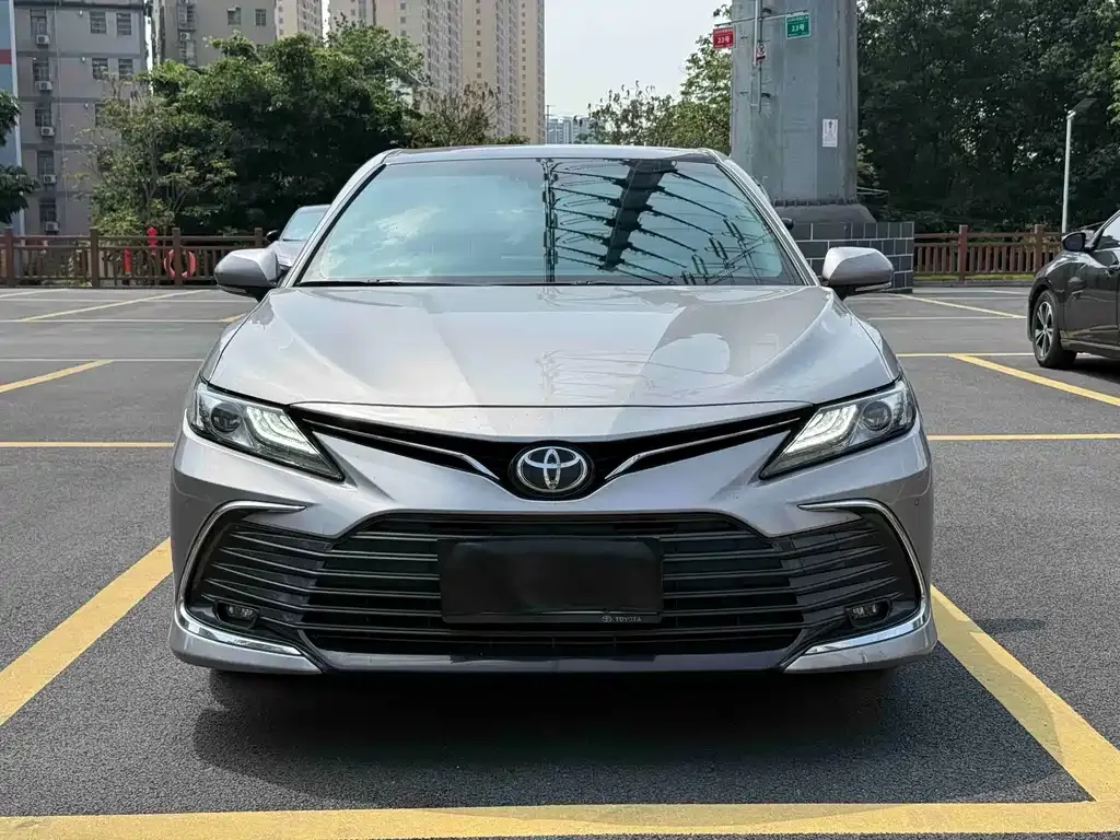 Toyota Camry — фото 9