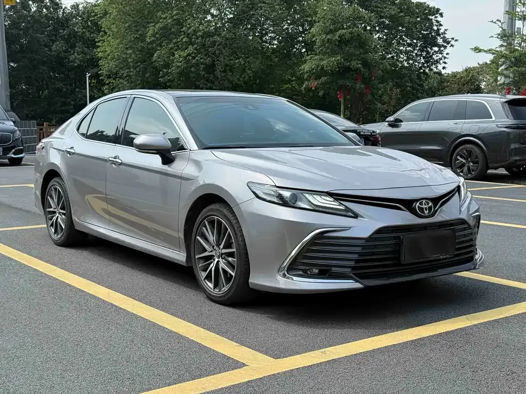 Toyota Camry — фото 10