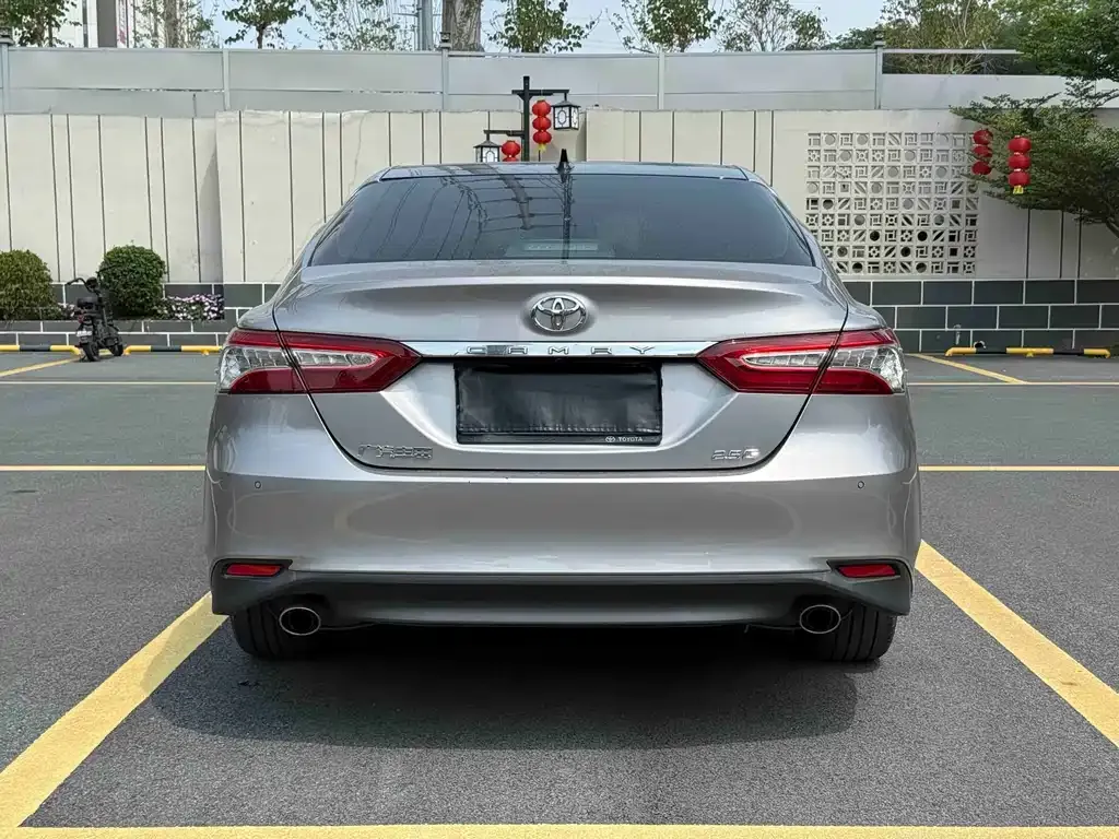 Toyota Camry — фото 8