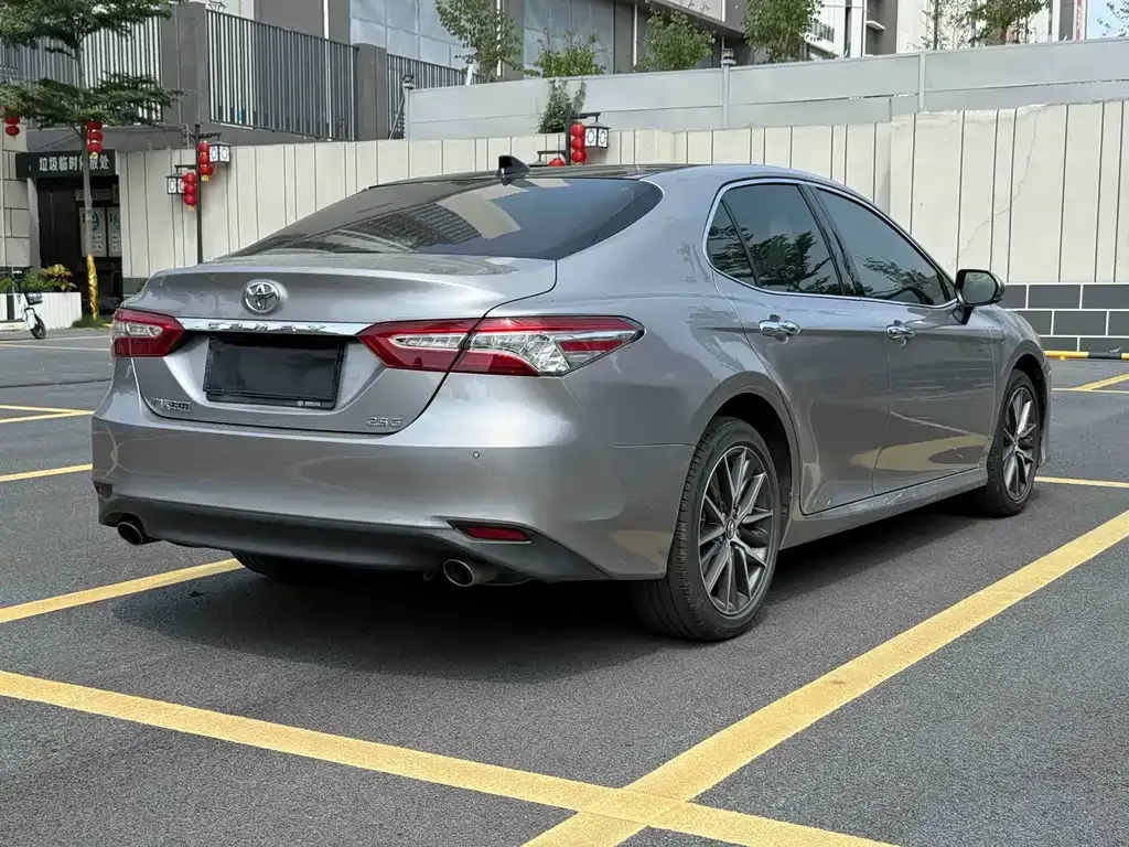 Toyota Camry — фото 6
