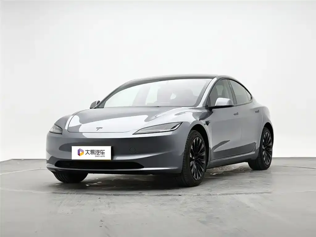 Tesla Model 3 — фото 1