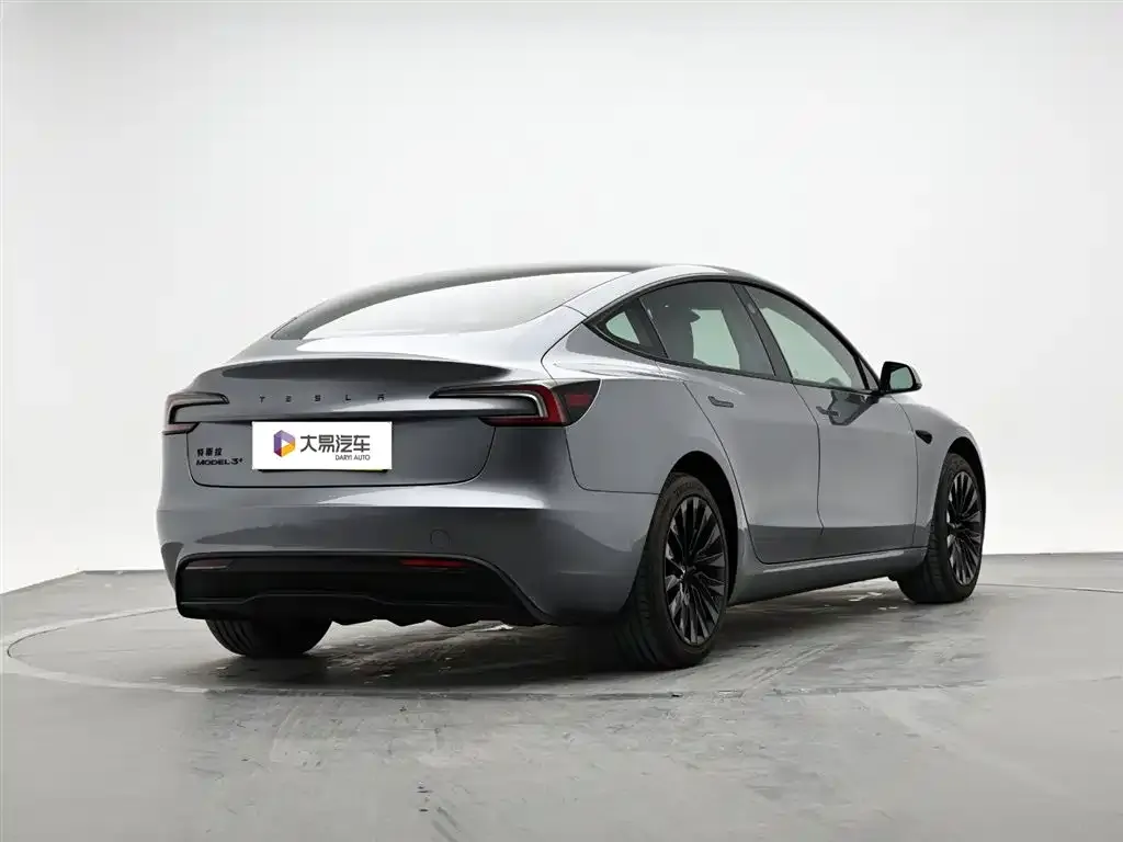Tesla Model 3 — фото 7