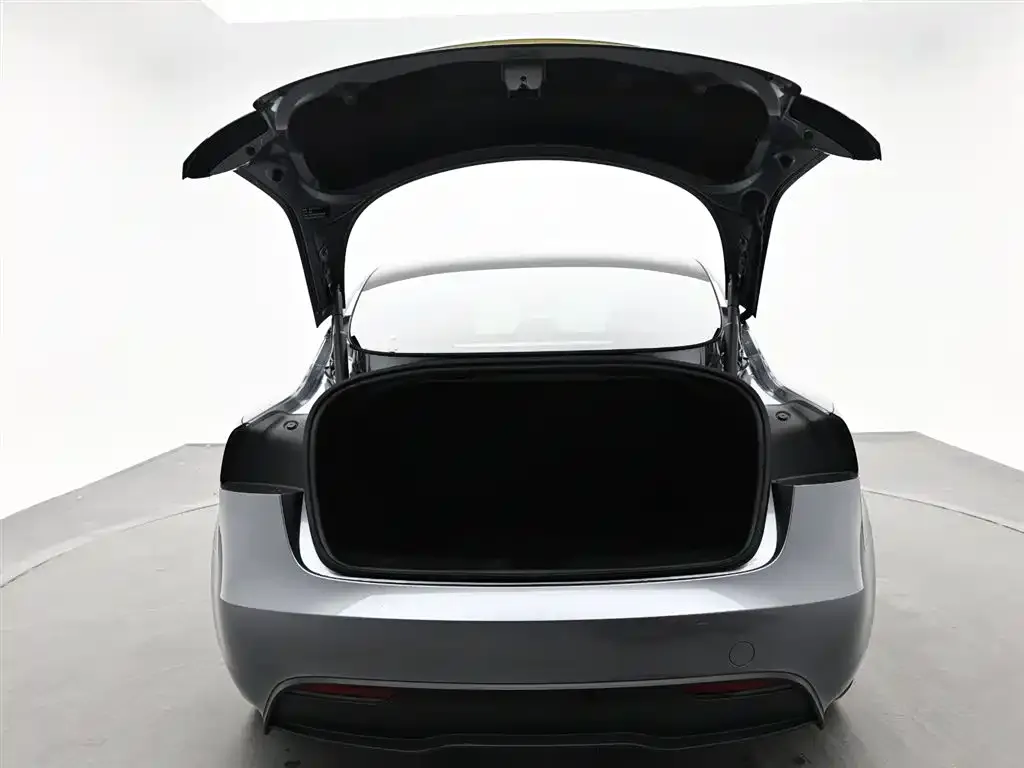 Tesla Model 3 — фото 2