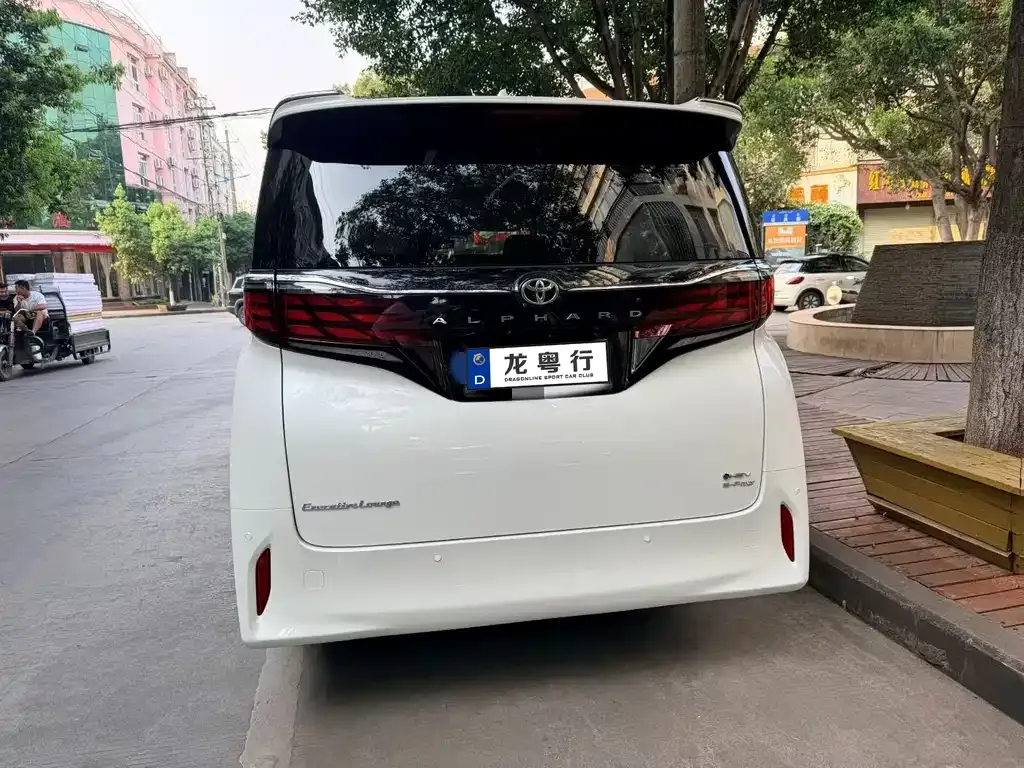 Toyota Alphard — фото 4