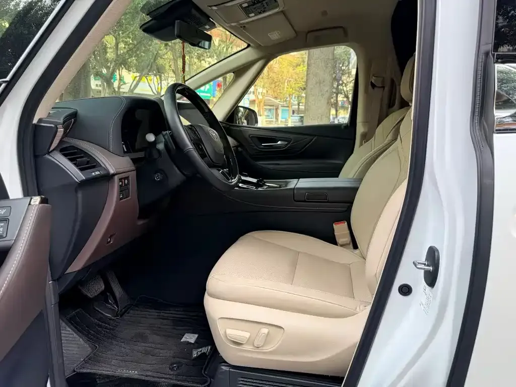 Toyota Alphard — фото 3