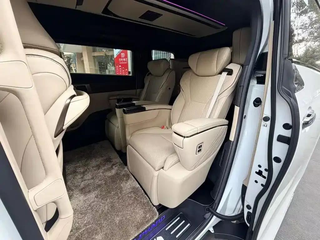Toyota Alphard — фото 2