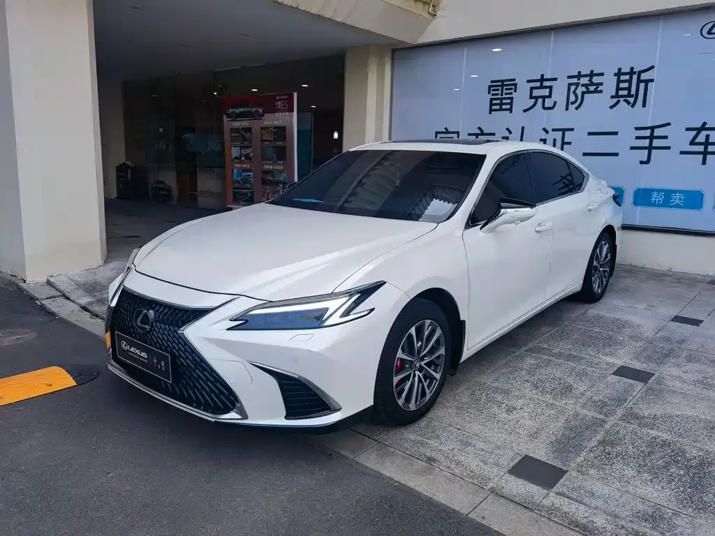 Lexus ES — фото 1