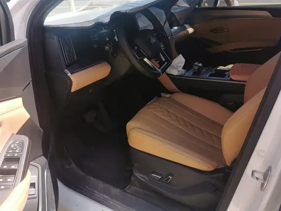 BYD L DM-i — фото 4