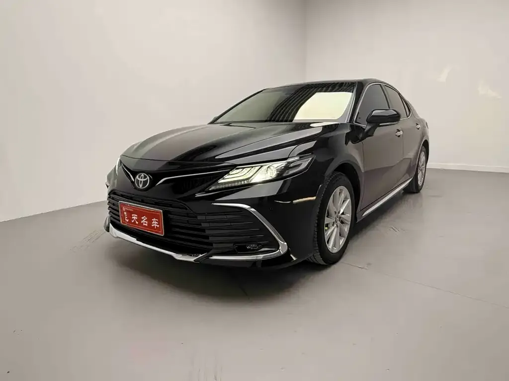 Toyota Camry — фото 2