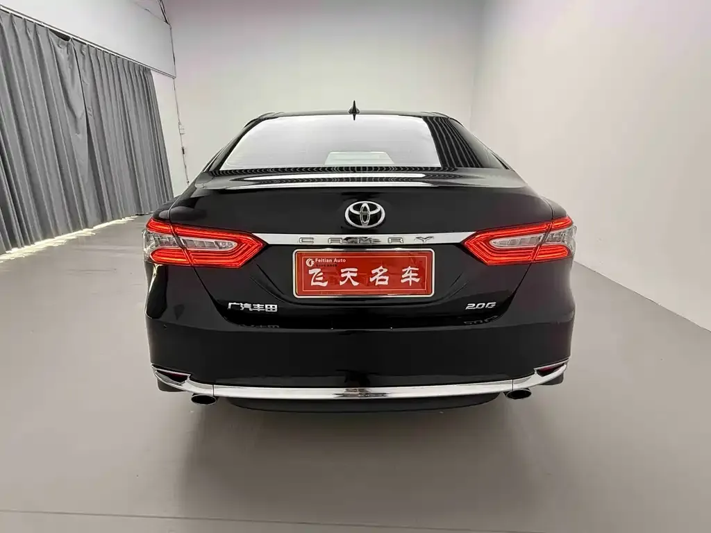 Toyota Camry — фото 6