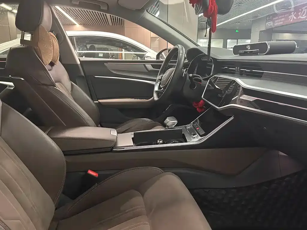 Audi A7L 2022 из CN, фото 2