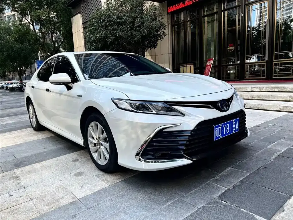 Toyota Camry — фото 6
