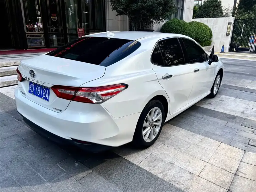 Toyota Camry — фото 5