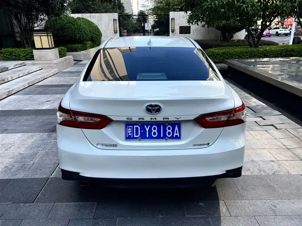 Toyota Camry — фото 7