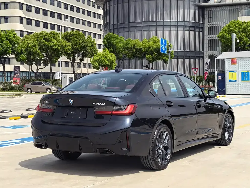 BMW 3 Series 2024 из CN, фото 9