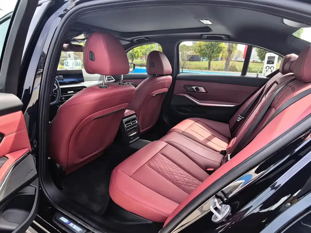 BMW 3 Series 2024 из CN, фото 5