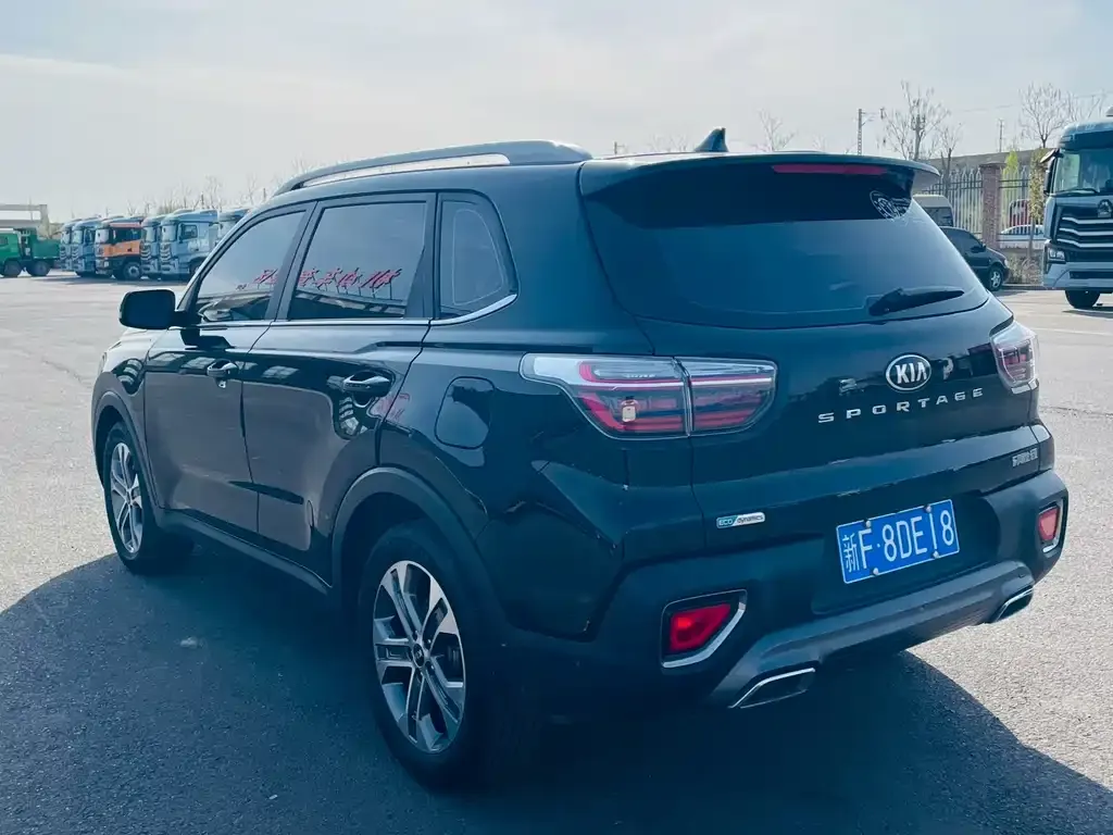 Kia Sportage — фото 8