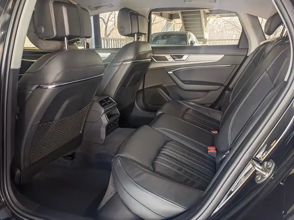 Audi A6L 2023 из CN, фото 10