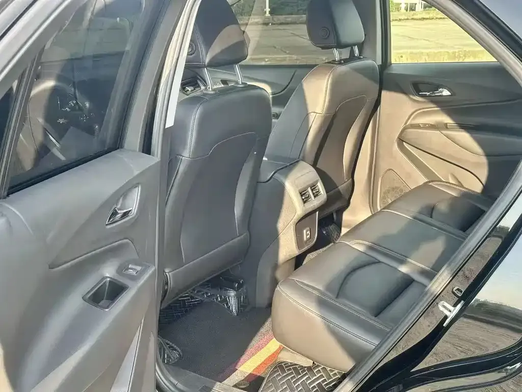 Chevrolet Equinox 2022 из CN, фото 2