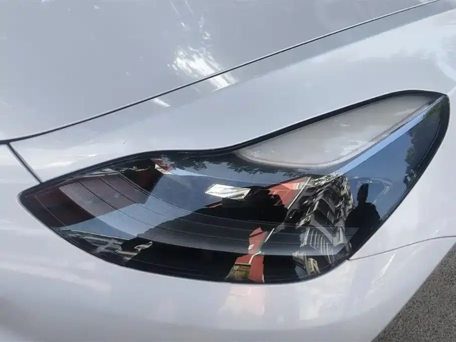 Tesla Model 3 — фото 2