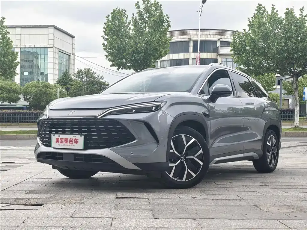 BYD L DM-i — фото 1