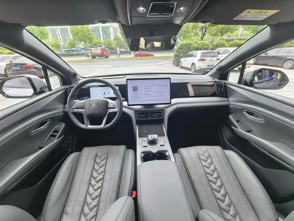 BYD L DM-i — фото 3