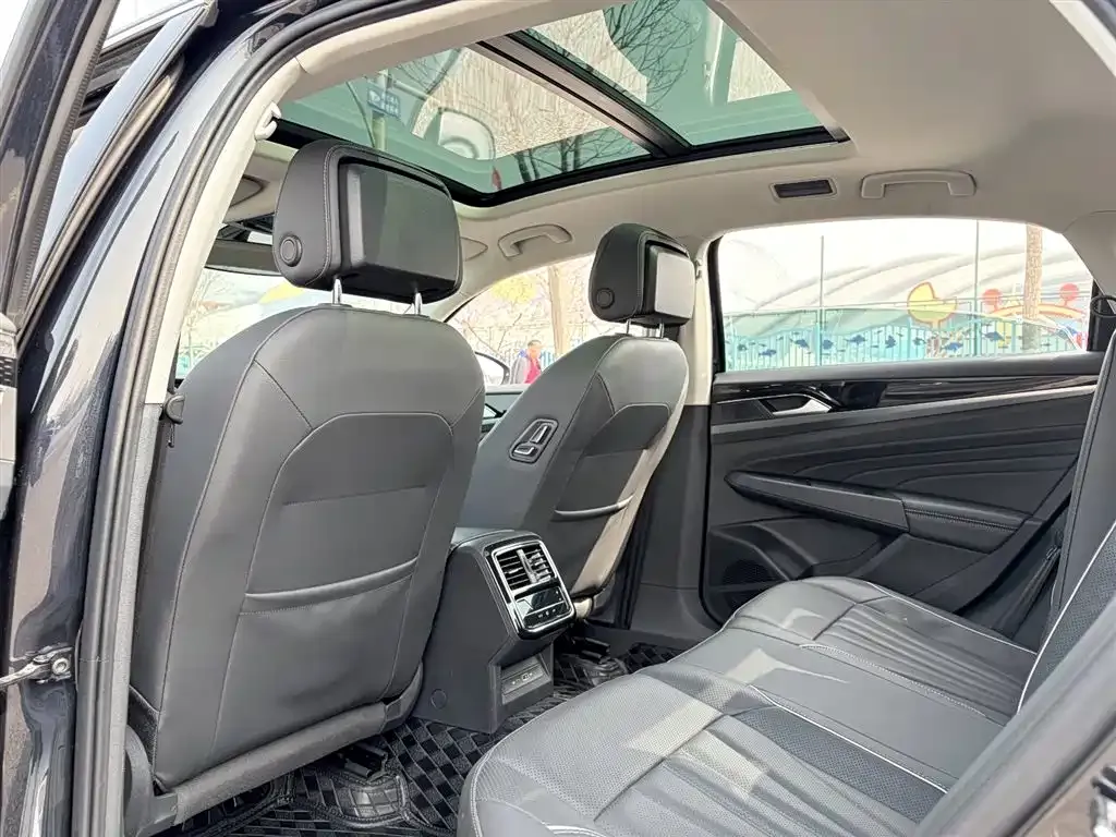 Volkswagen Passat 2024 из CN, фото 4