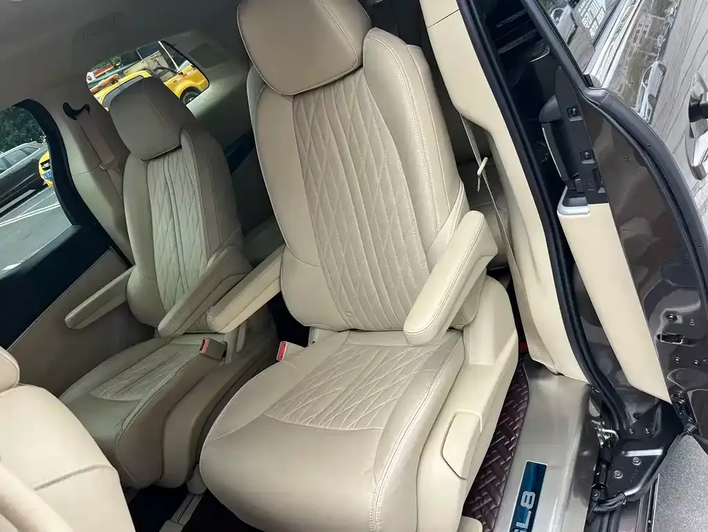 Buick GL8 2023 из CN, фото 7