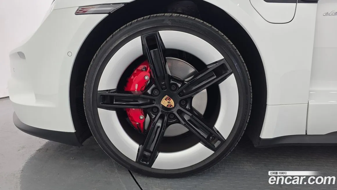 Porsche Taycan 2025 из KR, фото 8