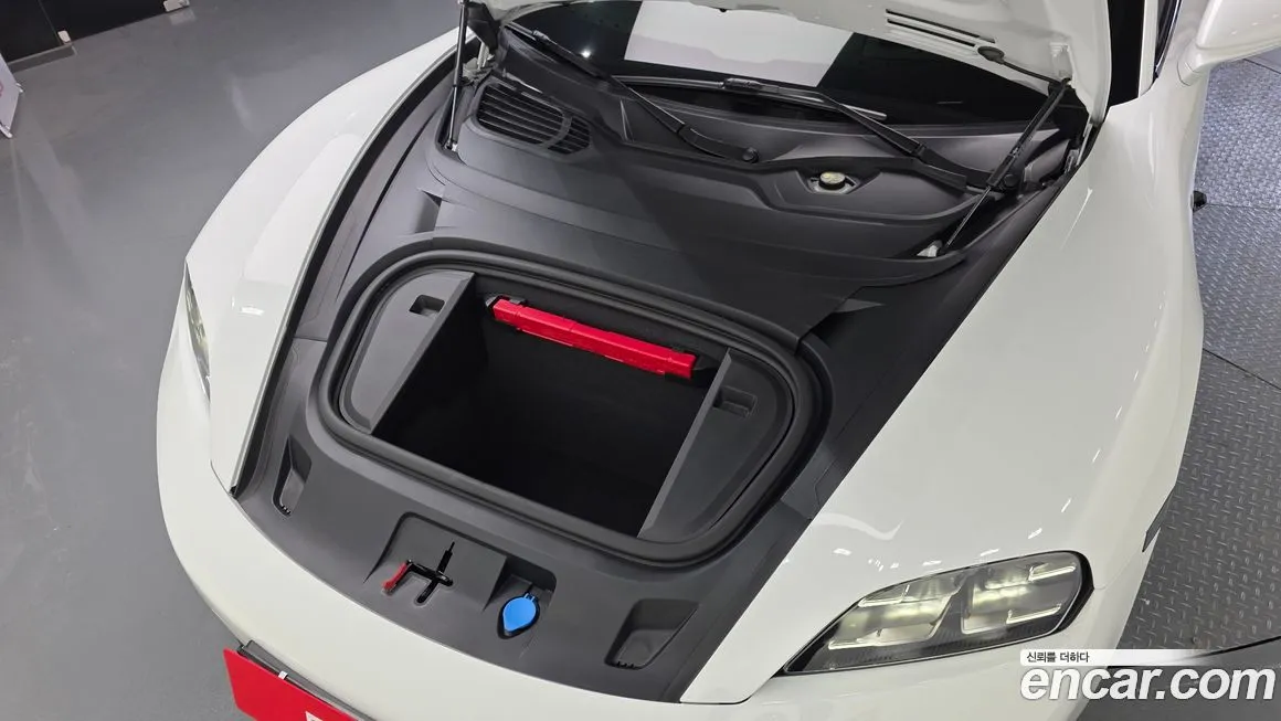 Porsche Taycan 2025 из KR, фото 9