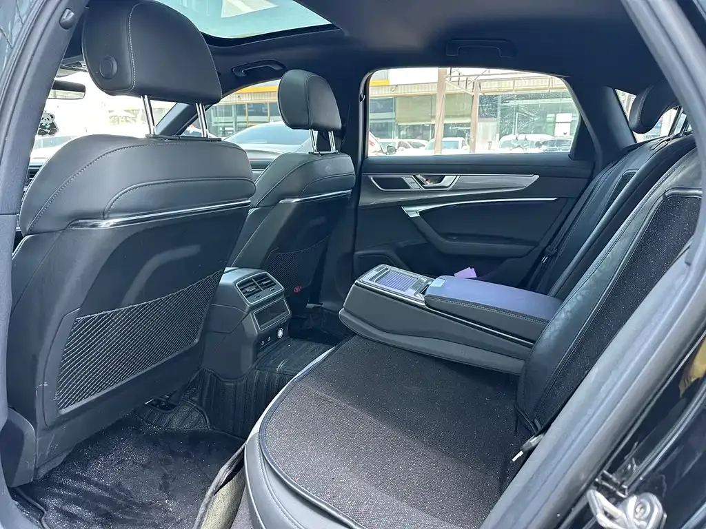 Audi A6L 2023 из CN, фото 10