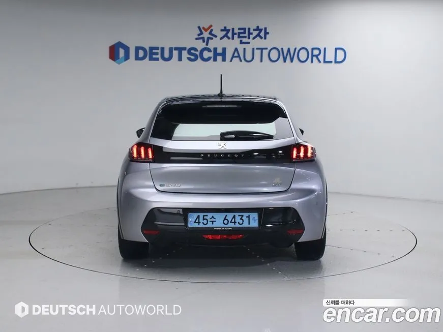 Peugeot 208 2023 из KR, фото 2
