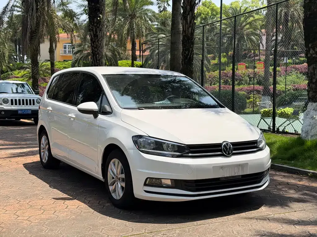 Volkswagen Touran 2021 из CN, фото 2