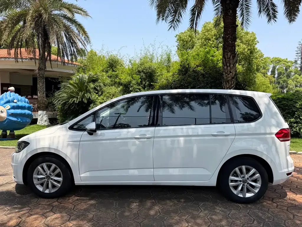 Volkswagen Touran 2021 из CN, фото 6