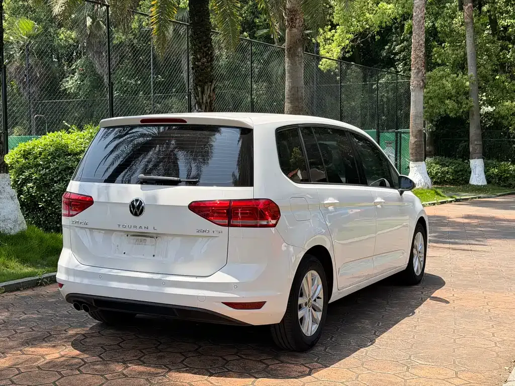 Volkswagen Touran 2021 из CN, фото 7