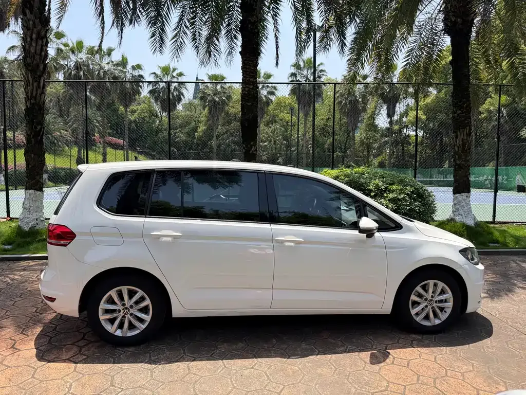 Volkswagen Touran 2021 из CN, фото 9