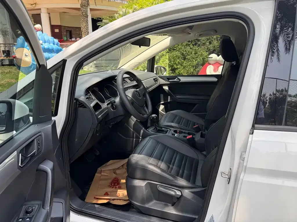 Volkswagen Touran 2021 из CN, фото 3