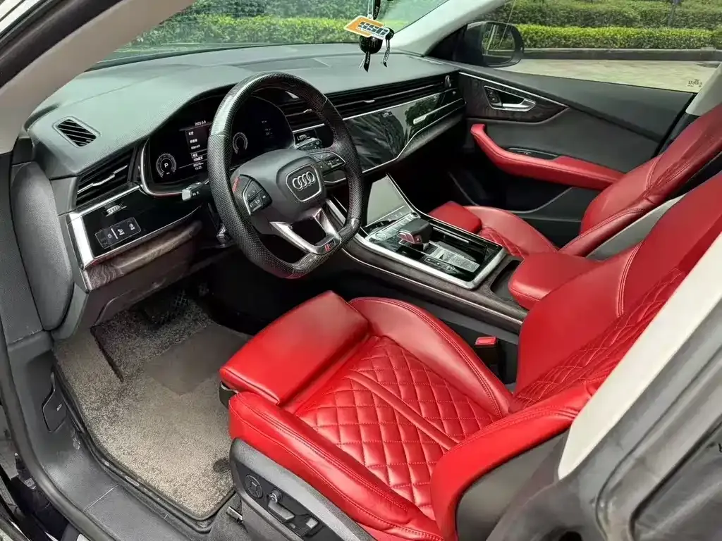 Audi Q8 2021 из CN, фото 2