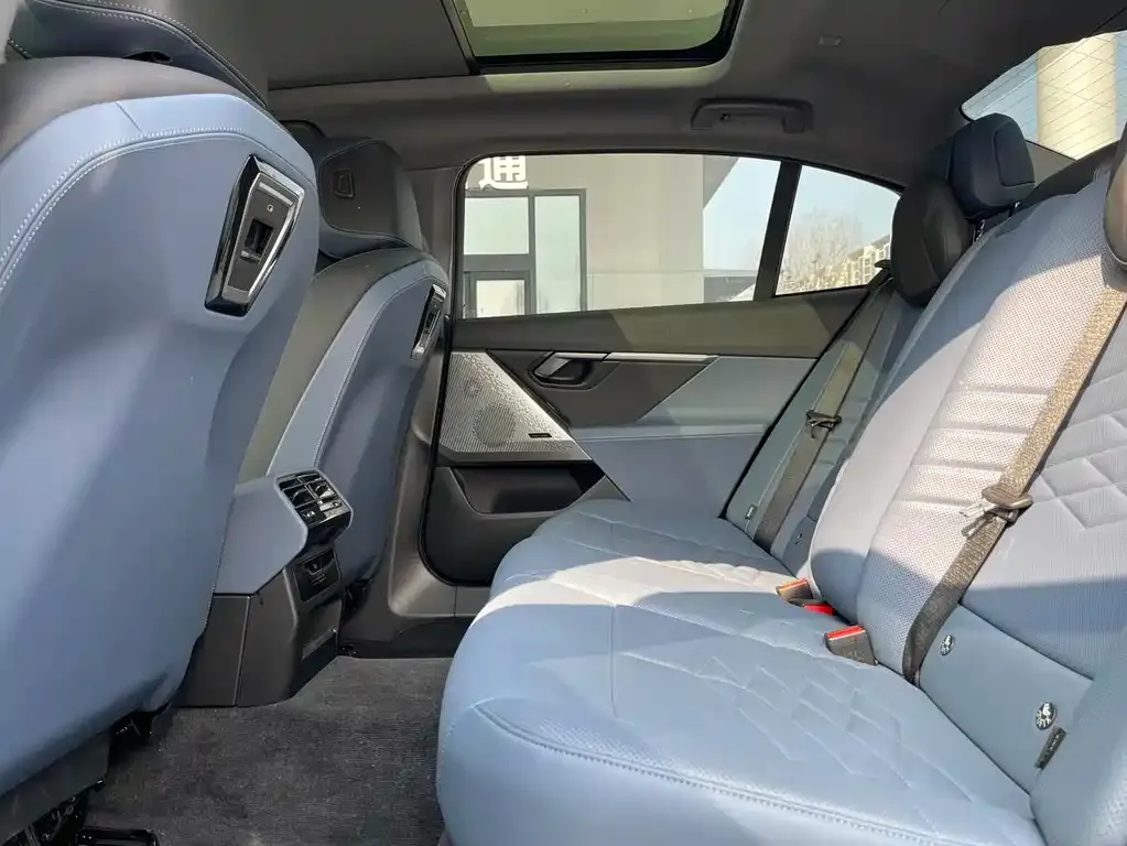 BMW i5 2025 из CN, фото 2